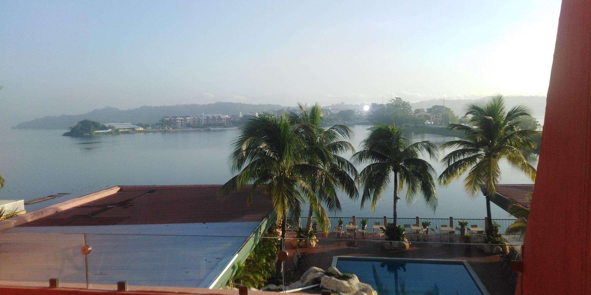 Peten Esplendido フローレス エクステリア 写真